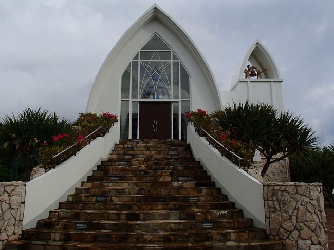 部屋の窓から見えたチャペル。<br /><br />万座のチャペルに似てるかな？