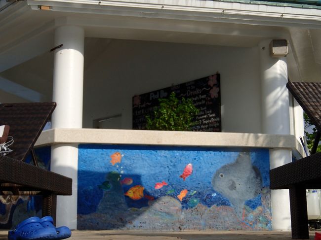 プール中央にあるプールバー。<br /><br />フローズンフルーツを食べました。