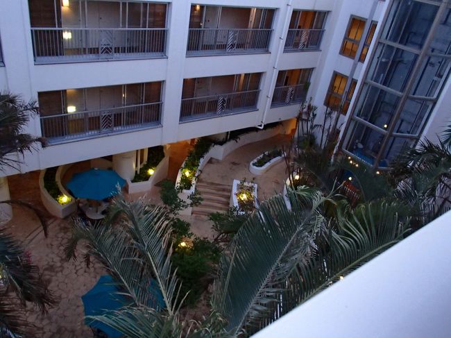 コーラルウィングの中庭。