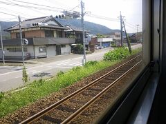 唐津から３つ目の本牟田部。

隣の筑肥線には駅がありません。