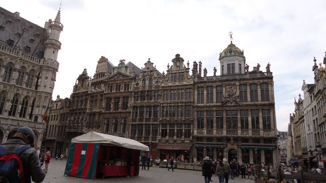 翌朝のグランプラスです。