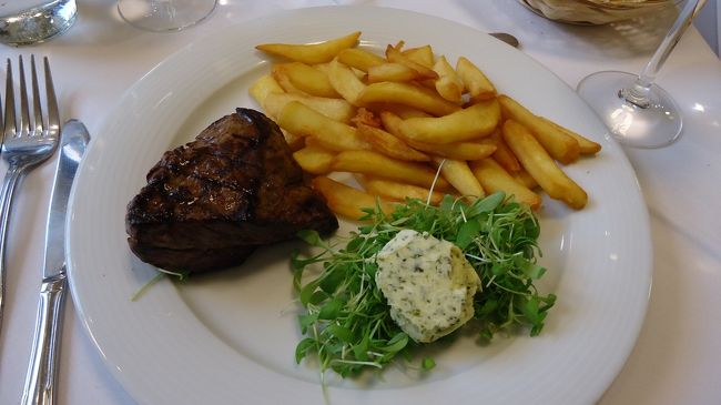 昼食はヴァンサンというレストランで。一応ステーキです。