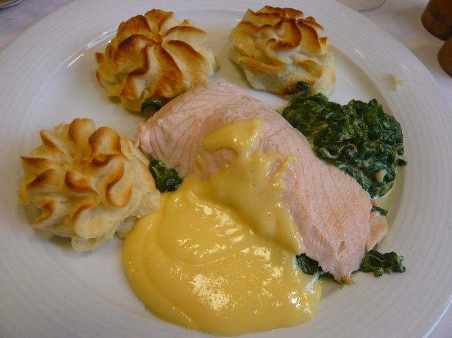 サーモンフッシュ・・・。美味しかったのですが量が多くて。