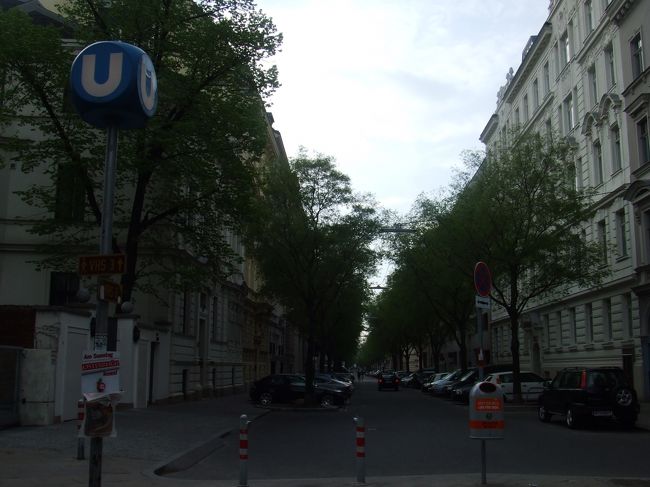 朝、ホテルの最寄Rochsgasse駅前