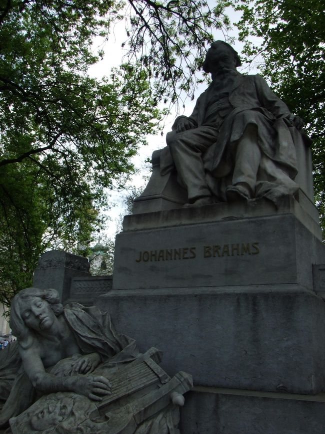 ブラームス像