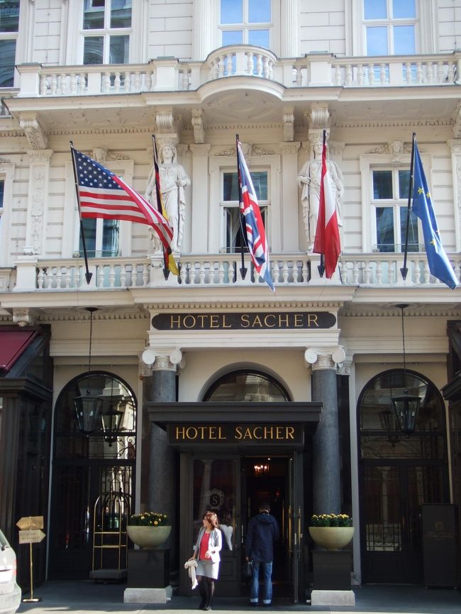 ここからカフェ＆食べ物特集です。<br />まずは、ザッハー！