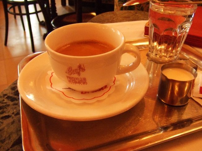 銀盆+お水。<br />