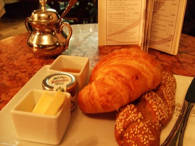 デーメル。<br />朝食を食べに行きました。