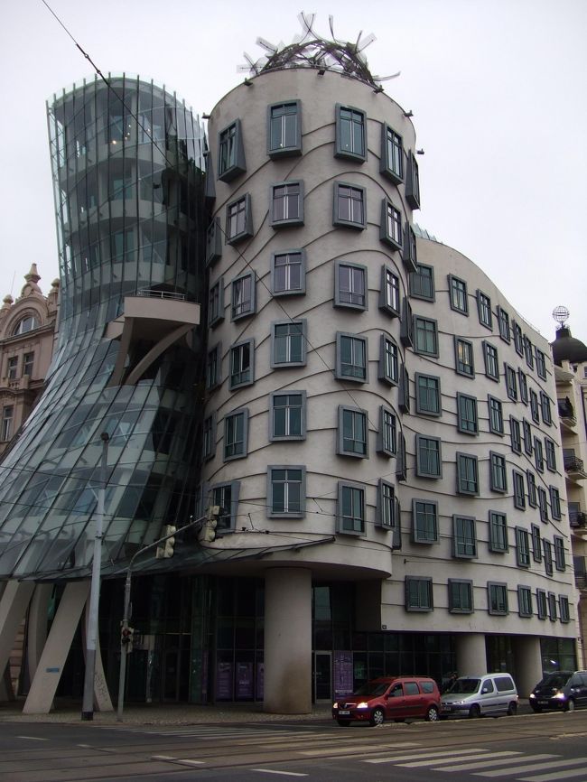 斬新的すぎて、建設当時は批判が多かったとか。