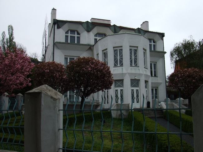 キュビズム建築<br />「リブシナ通りの邸宅」