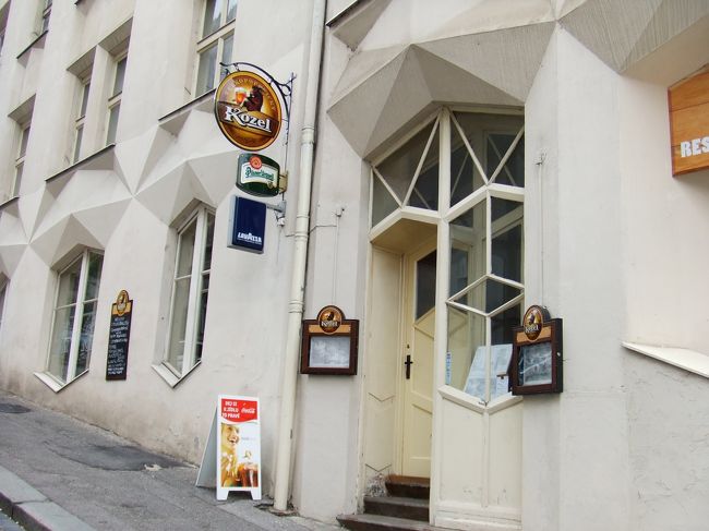 「ネクラノヴァ通りの集合住宅」<br />今はパブになっています。