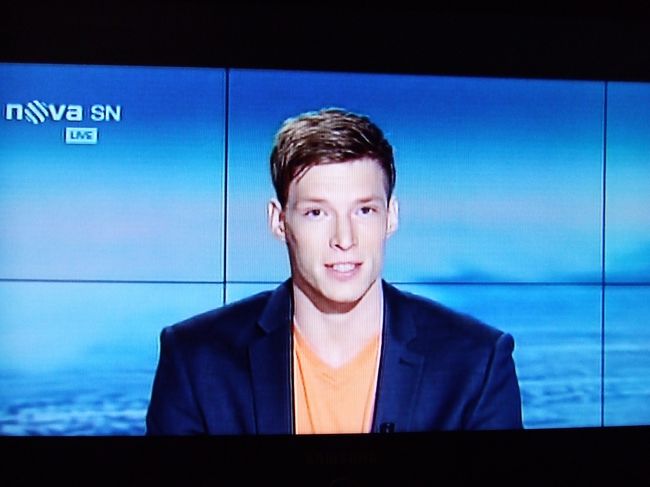 朝のニュース<br />TV Novaのイケメンキャスター