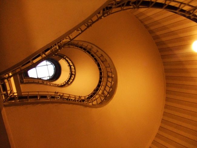 キュビズムです。<br />はっきり言って、実物を見るまではあまり好きではなかったキュビズム建築。<br />いやいや、素敵でした。