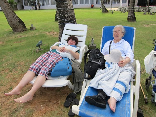 寝てみたり、笑ってみたり。