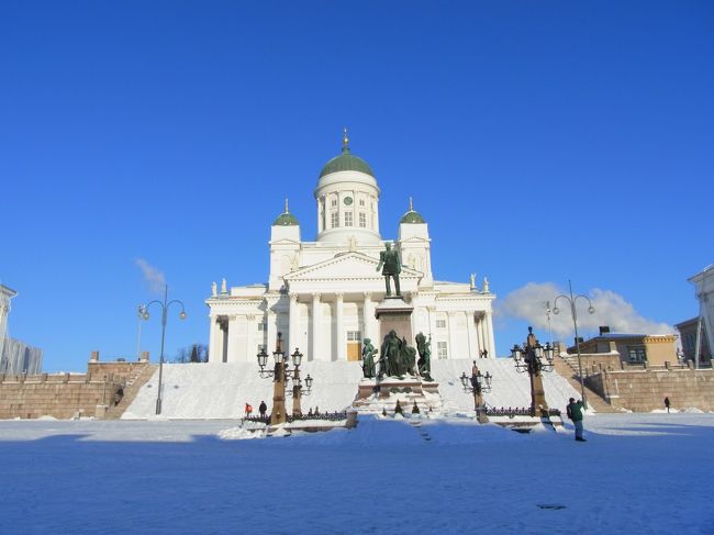 ヘルシンキ大聖堂が綺麗に見えます。