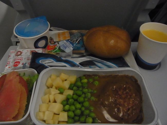 機内での夕食はこちらです。