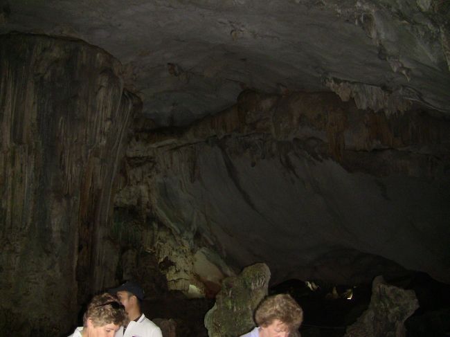 内部の様子ですが、光量が足りず、多くがボツ。<br />