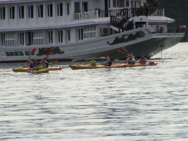 他の船では、カヤックの体験もあるのかな？<br />