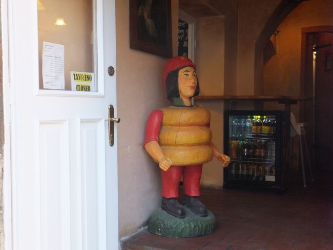 ほら。<br />人がトゥルデルニークの中に入ってる！！<br />なぜ？！<br />正直ちっともかわいくない（笑）