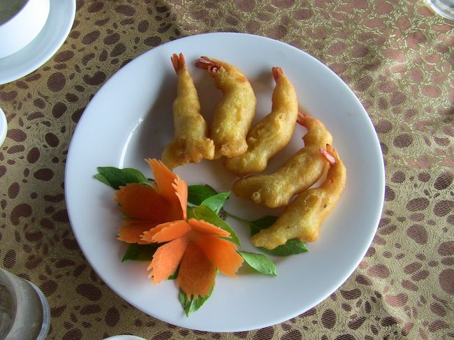 下船後の昼食の一部。<br />お腹が減っていたので、写真撮り忘れ。<br />ホテルの最上階でいただきました。<br />