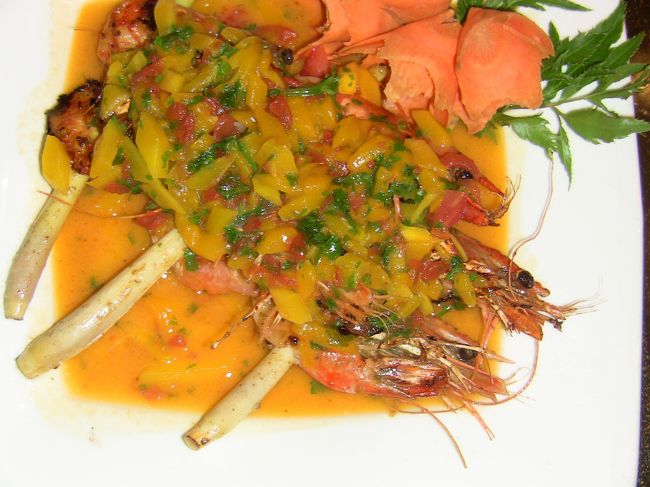 エビ料理。<br />ベトナム産のワインを飲んで、ホテルに帰ります。<br />