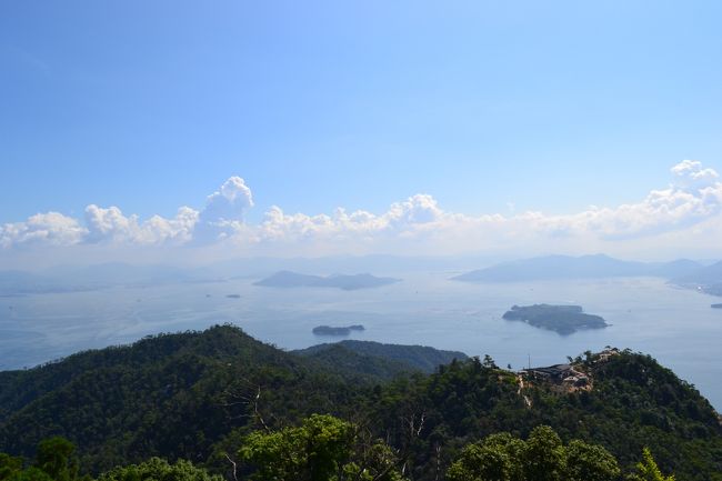 山頂からは瀬戸内海もみえます♪<br /><br />今度はこの奥にある四国にも行ってみたいですなぁ。<br /><br /><br />それでは、下山しましょう。