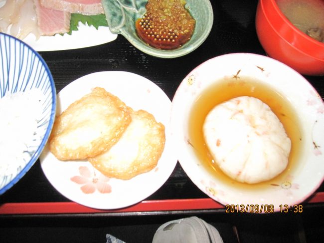 揚げたてのさつま揚げと、熱々の海鮮まんじゅうです。