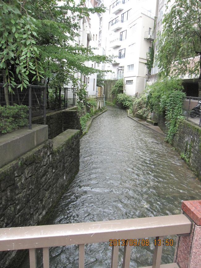 食後は歩いて金沢駅に戻ることにしました。水路があり、植栽があり、お洒落なお店さんがあり・・なかなかいい雰囲気でした。