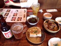 ホテルに併設している「八重山料理ゆらていく」にて、かなり早めの晩御飯。
ちなみにこの時点で午後４時半。