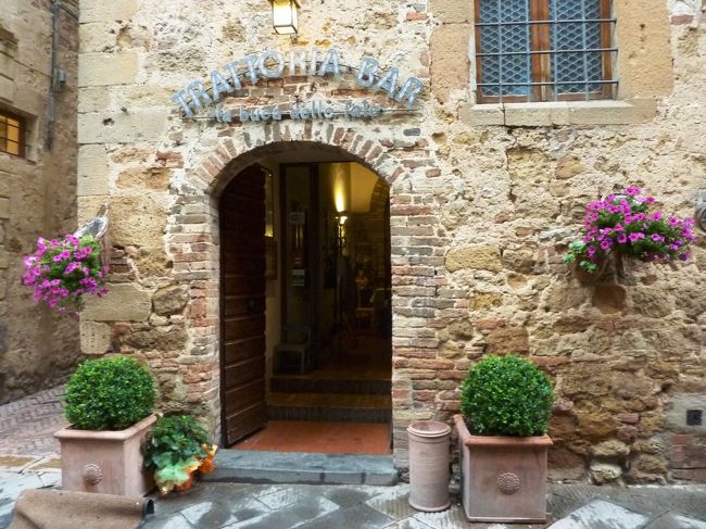 二度目のイタリア縦断‐５；天空の村チヴィタ＝ディバニョレージョと世界遺産の街ピエンツァ
