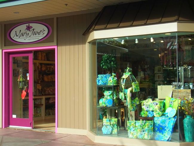 昨年はなかったベラ・ブラドリーを扱うお店が出来てました♪他にもオシャレなお店が出来てました。たった一年なのに変わるね〜。