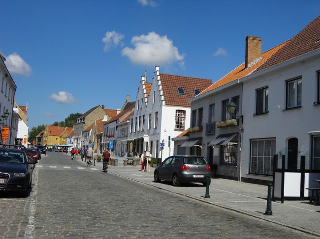 当初はダムをもっと散策して歩きまわる予定だったのですが、何となく足が疲れていて、ランチのためだけでいいわ…と変更