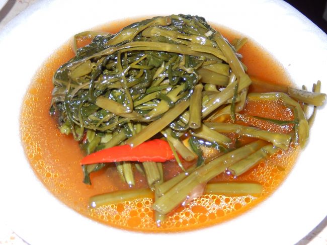 しかし、味付けが美味しくなかった。<br />インドネシアでも日常的に食べる空芯菜、どこで注文してもハズレはないのに<br />これは美味しくなかった！