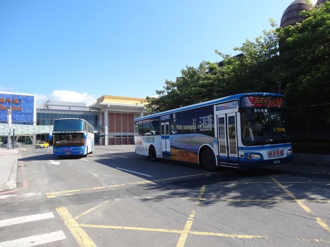 バスもたくさん乗り入れています。
