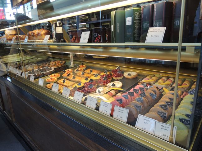 マカロン。<br />写真撮っていたらお店の方から注意された。<br />ごめんなさい。