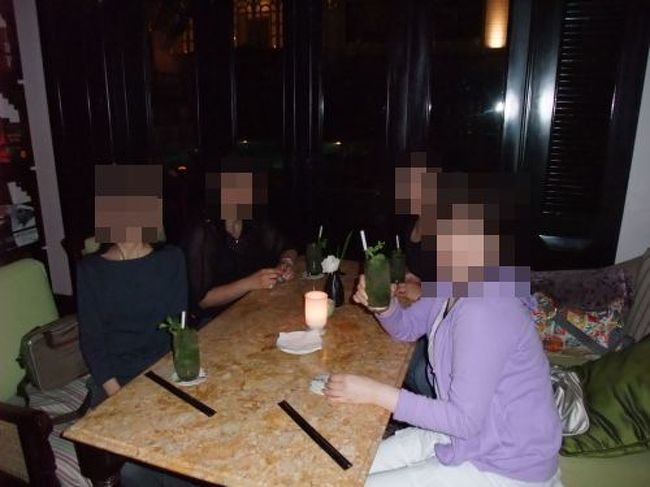 空港への送迎車を待つ間にメロトポールのバーで一杯やります。<br />ナイスな雰囲気です！