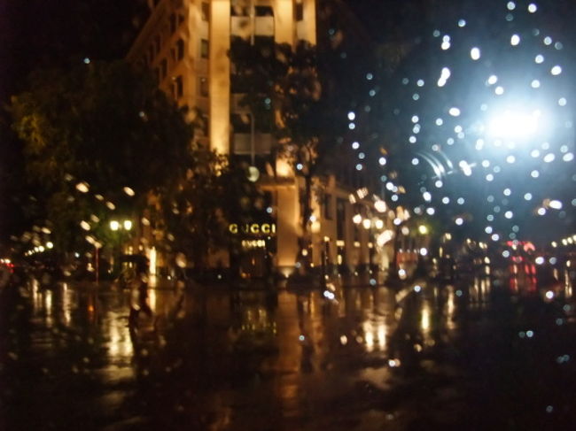 空港送迎車に乗ってハノイにサヨナラします。<br /><br />行ってみたいレストランや食べたい物がいっぱいあったのですが、半分も克服してません．．．胃袋が2つあればよいのに〜<br /><br />