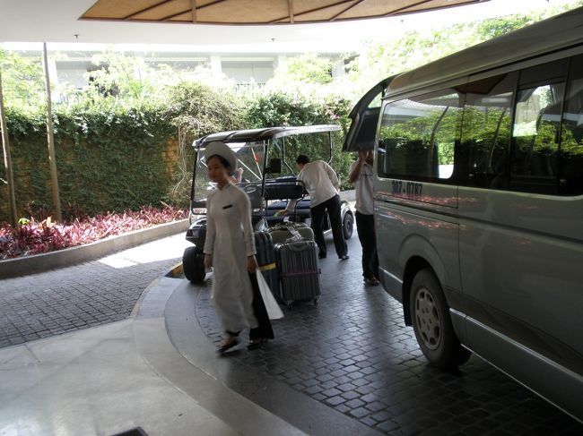 アウコー号からお迎えのワゴン車がやって来ました。<br />もう一日ぐらい泊まりたかったなぁと思いつつインターコンチをあとにします。