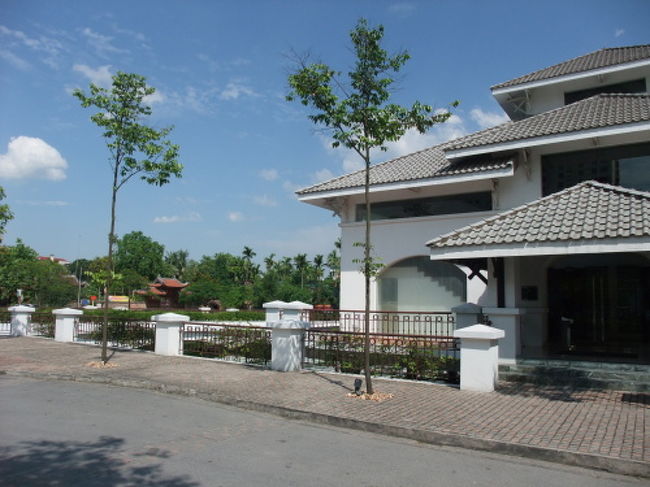 タイ湖に面したインターコンチネンタルに到着。<br />