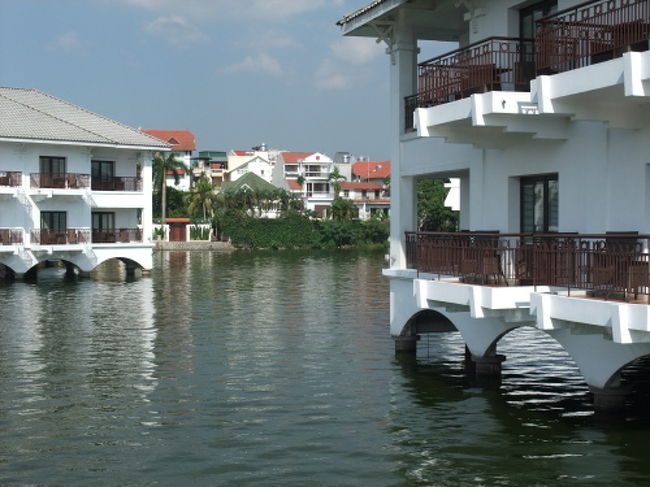 湖の上にお部屋が浮かんでいます。