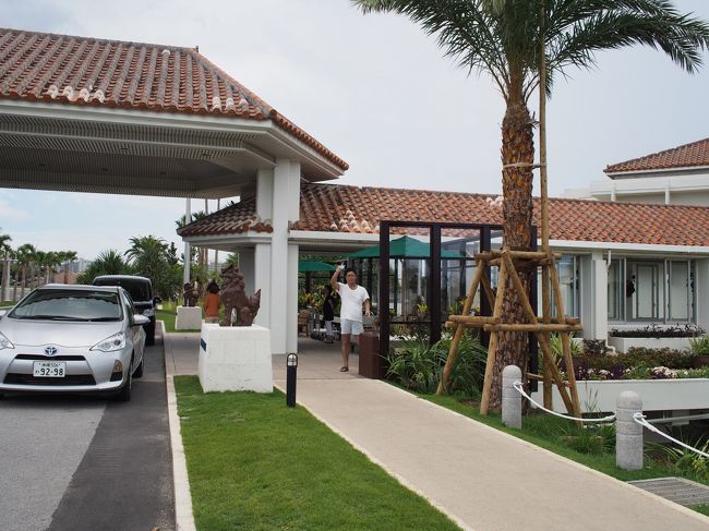 ２泊目、宿泊は恩納村　サンマリーナホテルです。<br /><br />チェックアウトまでは、ビーチ＆プールを超満喫♪<br />