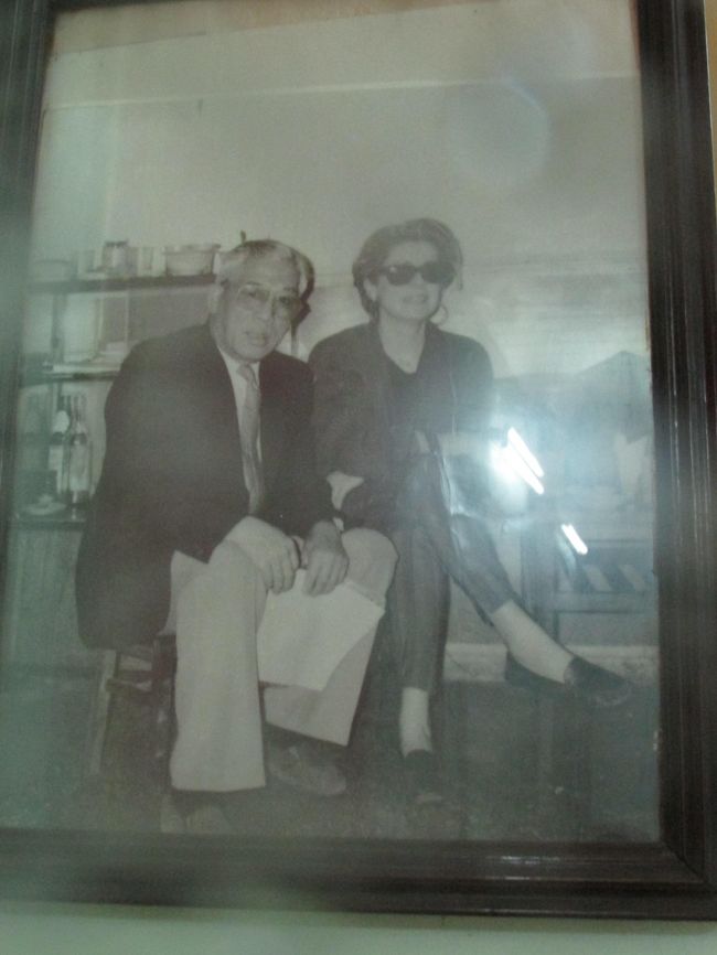 カトリーヌ･ドヌーブさんとお店のオーナーCHIさんと並んでのお写真が・・・<br />