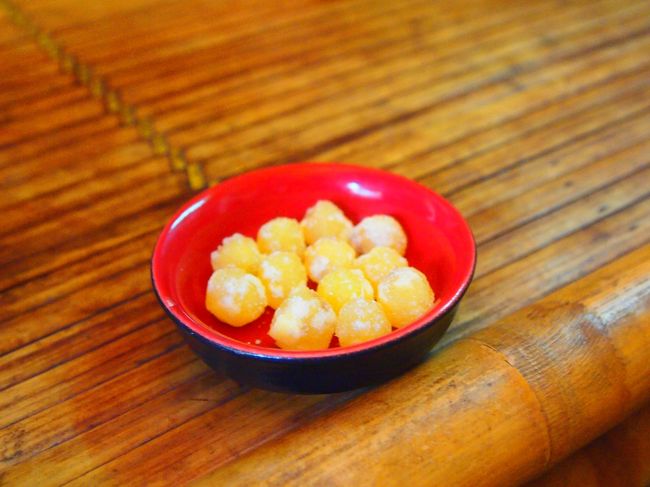 蓮の実で作ったお菓子(甘納豆を上品にしたようなお菓子でした!)を出してくれました〜<br />ベトナムの方はこちらをお茶受けにして良くお茶をいただくそうです〜♪