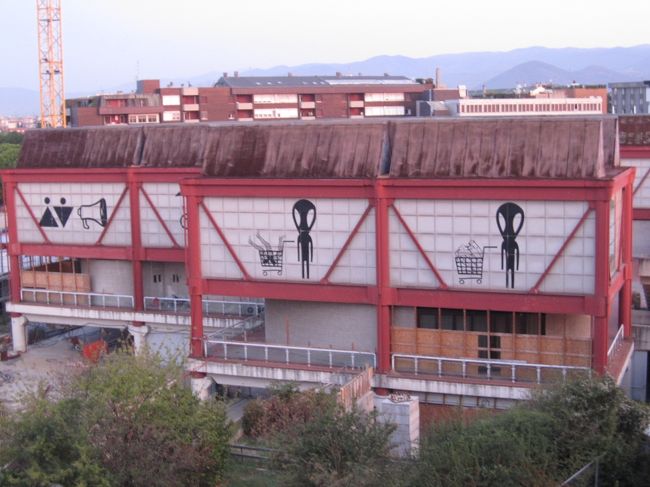 9月22日 (木)<br />朝、窓の外にエイリアンが…<br />