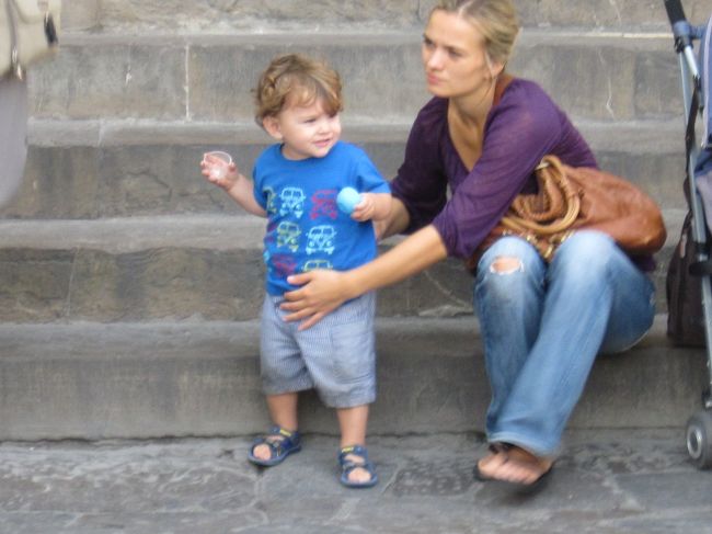 可愛い親子発見！<br />彼は、見た目2歳児くらいでしたが<br />足腰や、仕草などの感じからは、<br />もっと小さいと思われます。<br />めっちゃ可愛い男の子でした♪