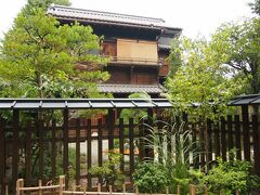 神田神社のお隣にある神田の家は
千代田区の有形文化財。古民家好き
の私は楽しみにきたのですが９月
いっぱい内覧はお休み・・・