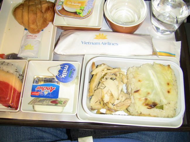 機内食２。<br />味は・・・ん〜。<br />