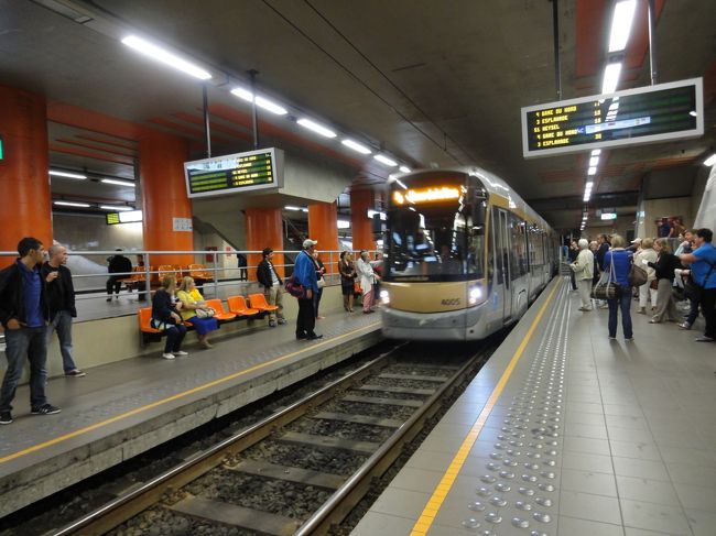 地下鉄というより、路面電車が地下を走ってるという感じでした。