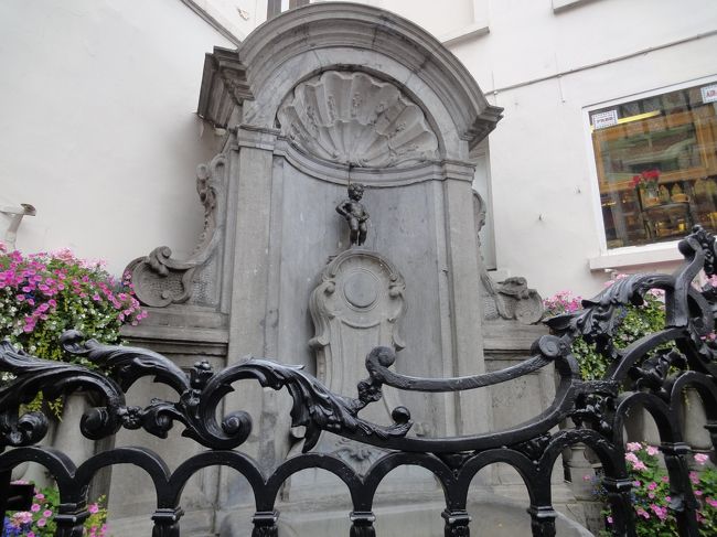 話に聞いていましたが、想像以上に小さかった小便小僧。