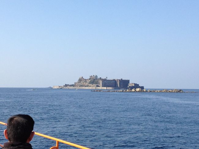 高島を出港していよいよ軍艦島に向かいます。<br />ここからは屋上デッキ席が人気です。<br /><br />少しずつ軍艦島が見えてきました！